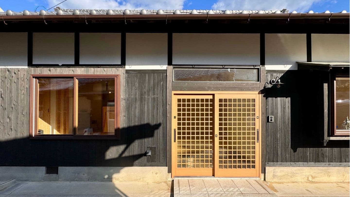 趣を残しつつリノベーションされた、落ち着きある玄関